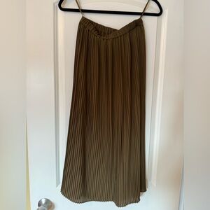Uniqlo Green Maxi Pleated Skirt